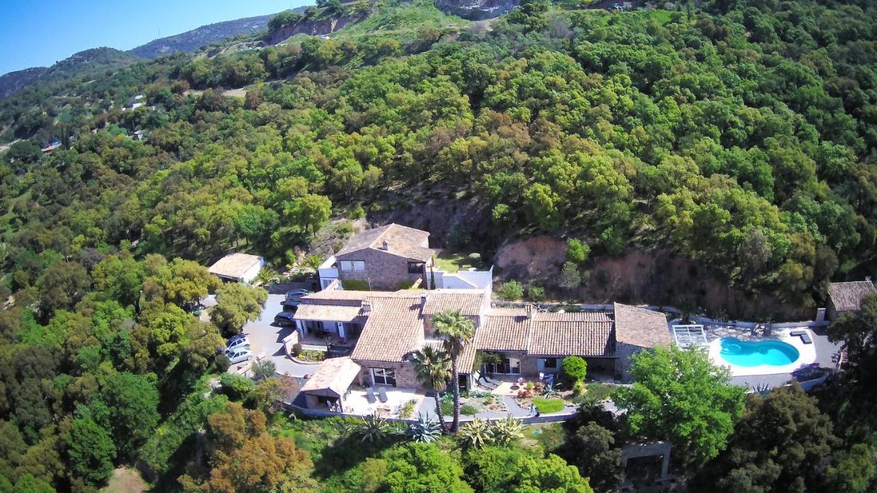 그리모 Les Aurochs B&B 외부 사진