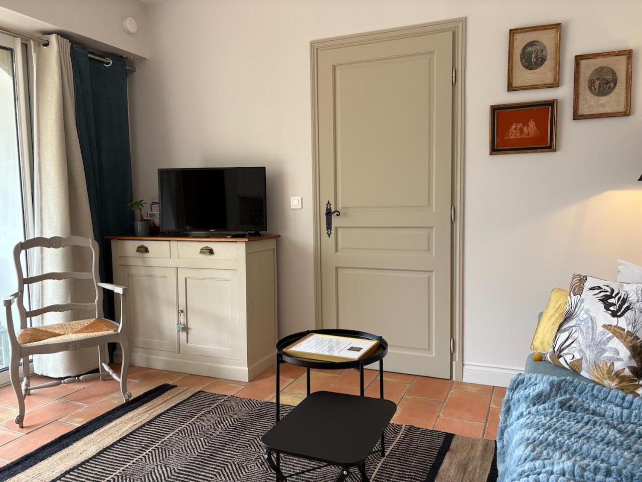 그리모 Les Aurochs B&B 외부 사진